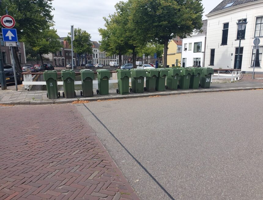 Radicale Zwolse militie nadert gecamoufleerd Kamper binnenstad