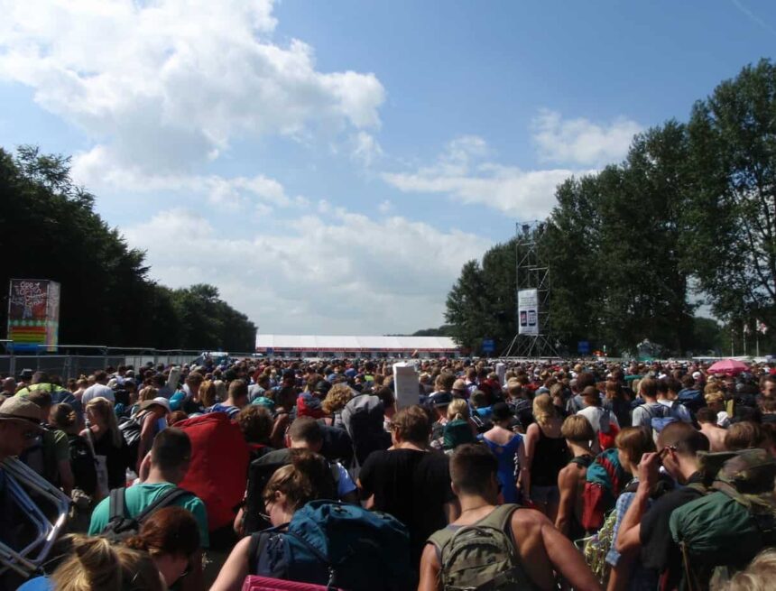 Jongeren keren huiswaarts na heftig Lowlands.