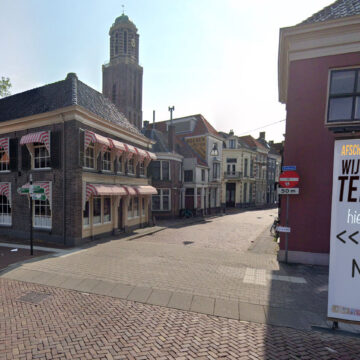 Kampen plaatst “Terugkeer borden”