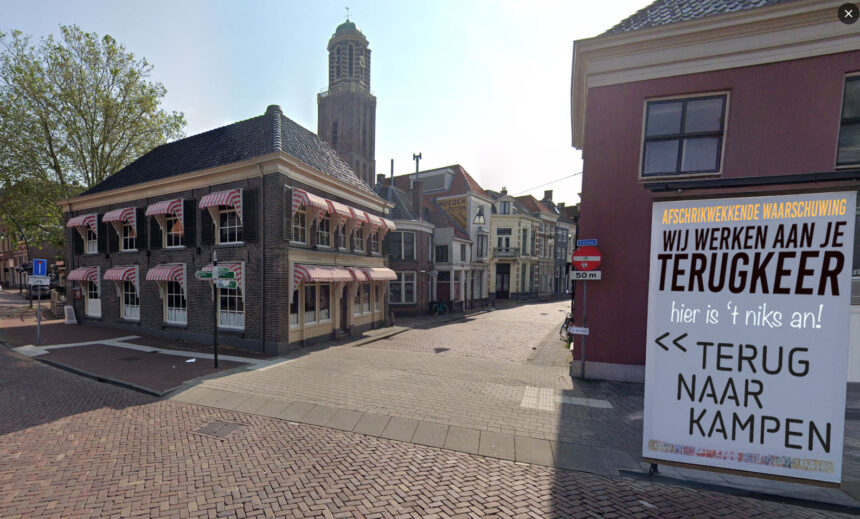 Kampen plaatst “Terugkeer borden”